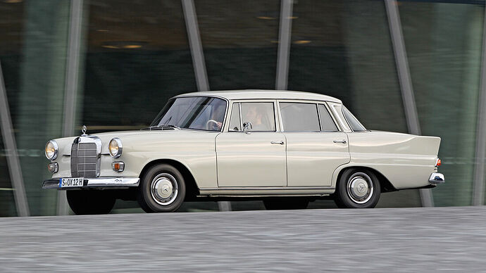 Mercedes-Benz-190-Seitenansicht-169FullWidth-bbaacc23-628664