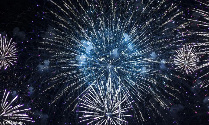 Feuerwerk-Raketen-Silvester-Neujahr-neues-Jahr