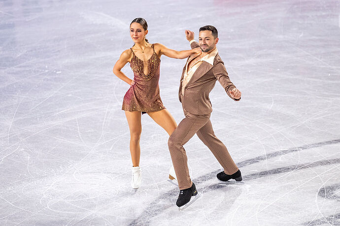 edc78b_d7bf364f112f43639d8f5bfd9540232c~mv2