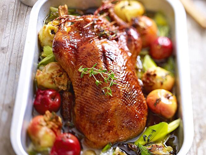 knusprige-ente-mit-bratapfeln-und-thymian,id=4acd04b7,b=lecker,w=1600,rm=sk